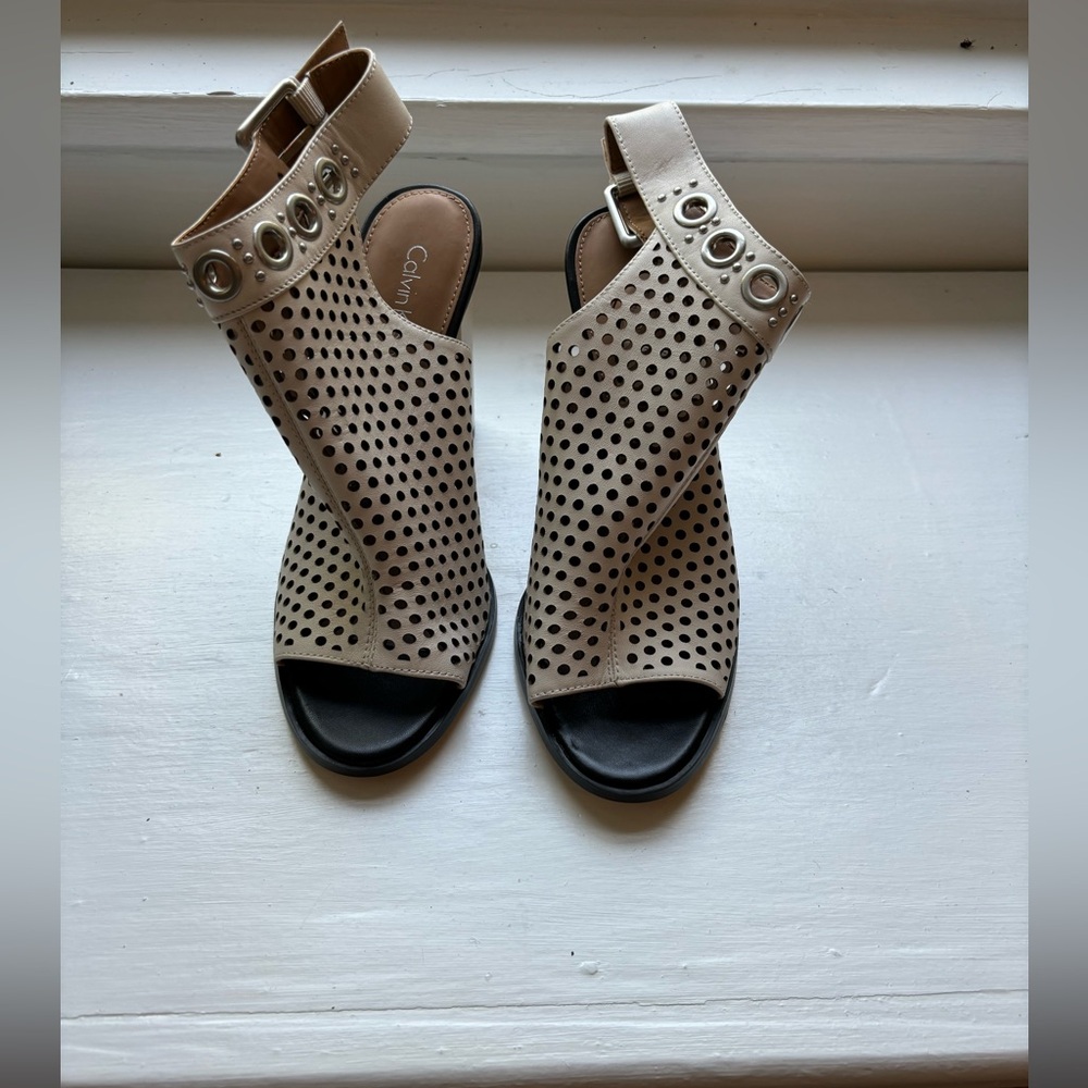 Calvin Klein tan cream and black silver hardware heels size 6